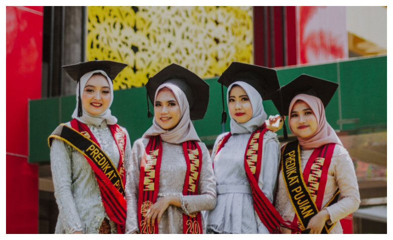 WISUDA 6 2.png