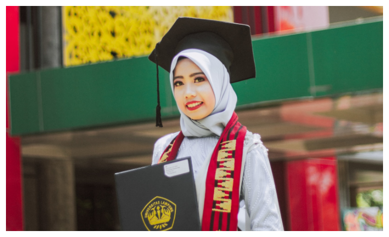WISUDA 6 3.png